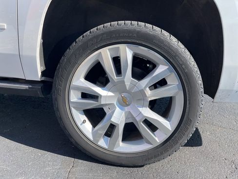 Used 2019 Chevrolet Suburban Premier AWD/4WD image 10