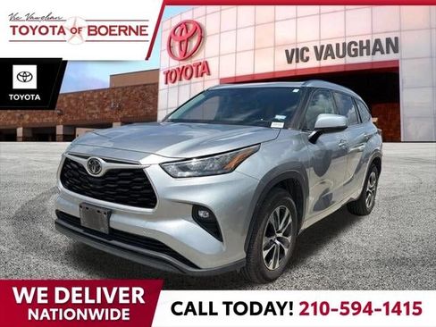 Used 2020 Toyota Highlander XLE FWD image 1