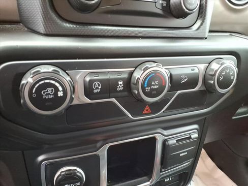 Used 2019 Jeep Wrangler Sport image 22