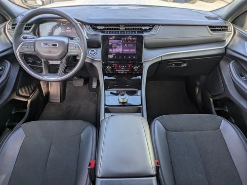 New 2025 Jeep Grand Cherokee Altitude image 15