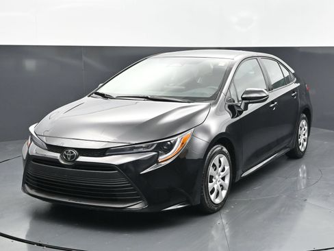 Used 2026 Toyota Corolla LE FWD image 1