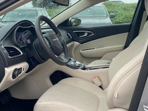 Used 2016 Chrysler 200 Limited image 12