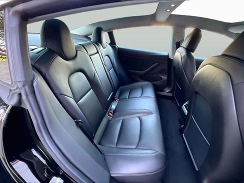 Used 2018 Tesla Model 3 Mid Range image 17