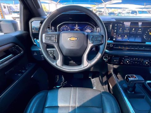 Used 2025 Chevrolet Silverado 1500 High Country w/ High Country Premium Package AWD/4WD image 6