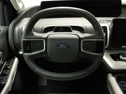 Used 2025 Ford Expedition Active image 28