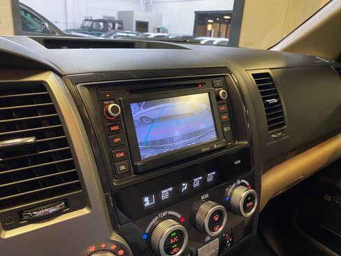 Used 2014 Toyota Sequoia Platinum AWD/4WD image 28