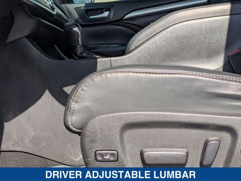 Used 2019 Toyota Highlander XLE FWD image 25