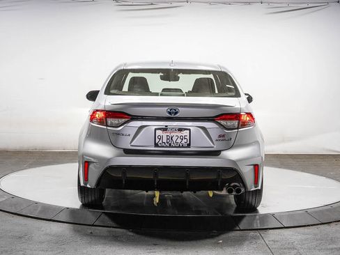 Used 2024 Toyota Corolla SE w/ SE Package FWD image 3