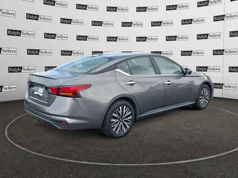 Used 2025 Nissan Altima 2.5 SV FWD image 6