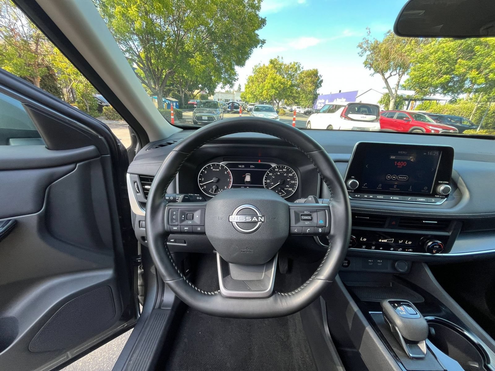 Used 2025 Nissan Rogue SV AWD/4WD image 35