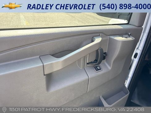 Certified 2025 Chevrolet Express 2500 RWD image 5