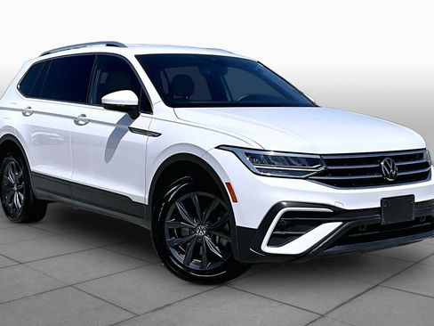 Used 2022 Volkswagen Tiguan SE FWD image 3