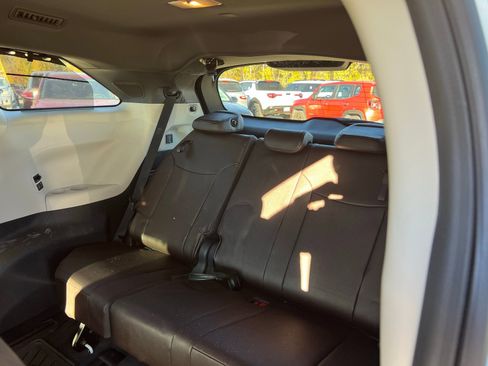 Used 2021 Toyota Sienna Platinum image 20