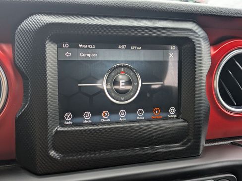 Used 2018 Jeep Wrangler Unlimited Rubicon AWD/4WD image 22