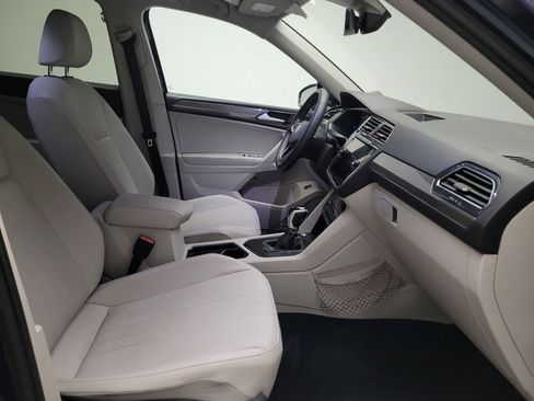 Used 2022 Volkswagen Tiguan SE FWD image 21