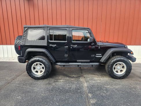 Used 2013 Jeep Wrangler Unlimited Sport AWD/4WD image 10