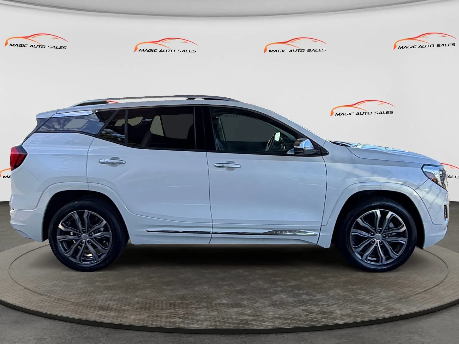 Used 2020 GMC Terrain Denali w/ Denali Premium Package AWD/4WD image 6