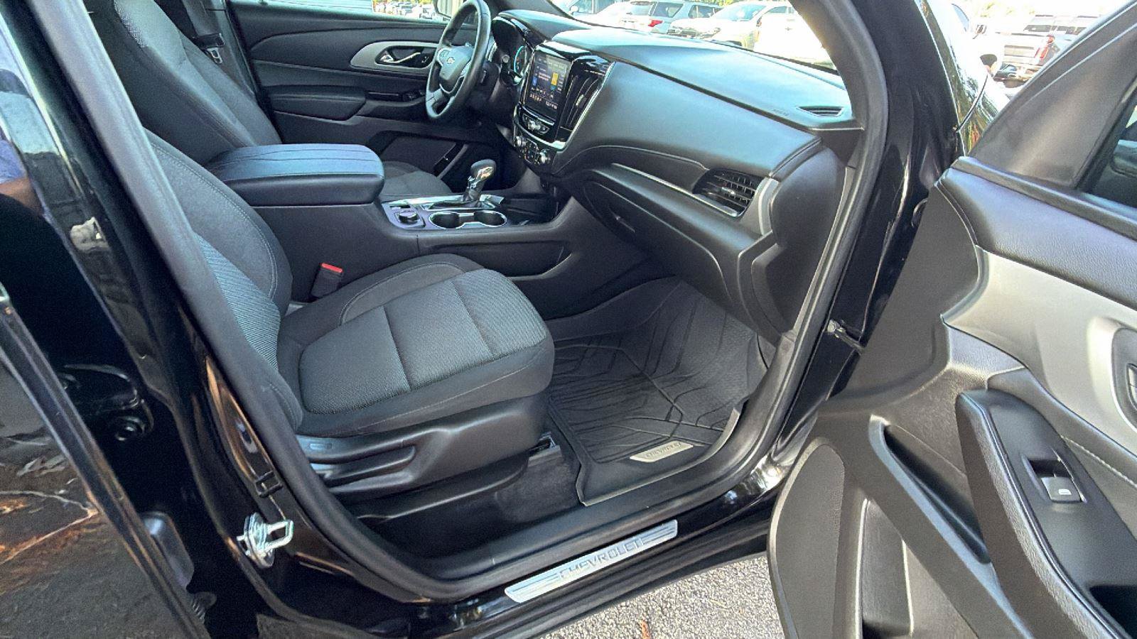 Used 2023 Chevrolet Traverse LT FWD image 18