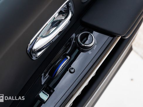 Used 2023 Rolls-Royce Phantom Sedan w/ The Phantom Package image 39