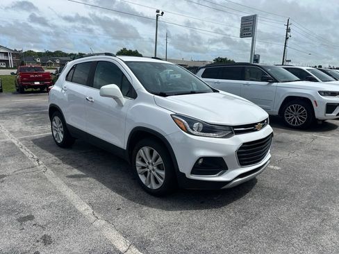 Used 2018 Chevrolet Trax Premier AWD/4WD image 2
