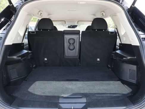 Used 2020 Nissan Rogue SV FWD image 30