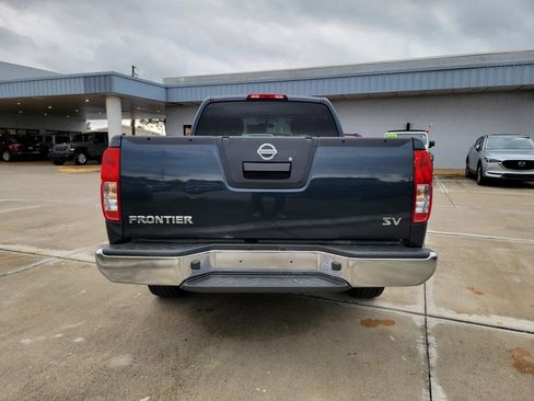 Used 2017 Nissan Frontier SV image 4