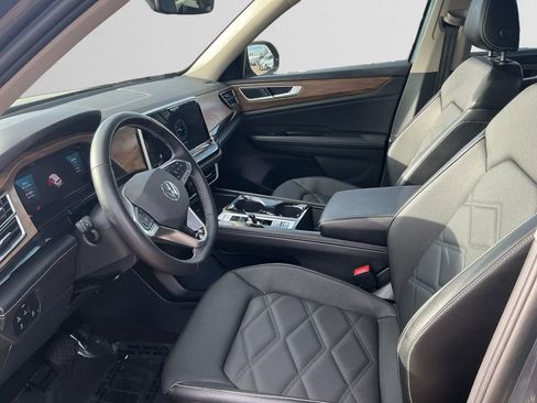 Used 2025 Volkswagen Atlas SE AWD/4WD image 9