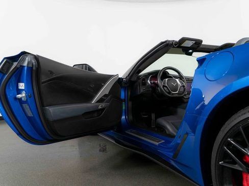 Used 2015 Chevrolet Corvette Z06 w/ 3LZ Preferred Equipment Group image 14