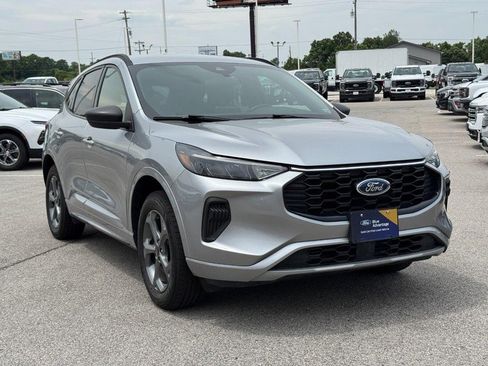 Certified 2024 Ford Escape ST-Line AWD/4WD image 2