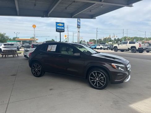 Used 2017 Mercedes-Benz GLA 250 4MATIC image 3