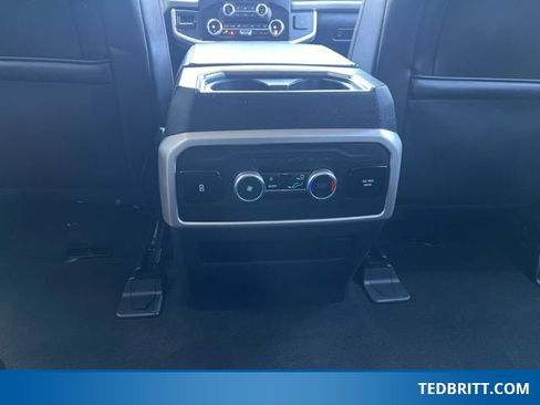 Used 2024 Ford Expedition XLT image 16
