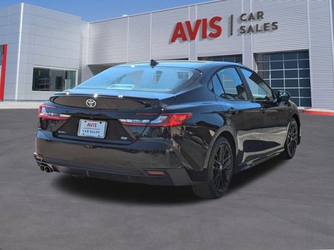 Used 2025 Toyota Camry SE image 6