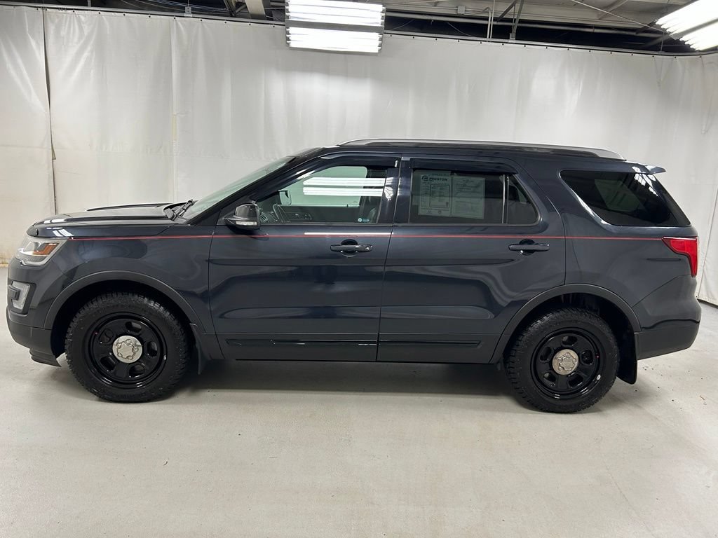 Used 2017 Ford Explorer XLT w/ Equipment Group 202A AWD/4WD image 9