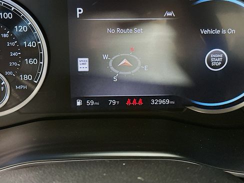 Used 2025 Genesis G70 2.5T RWD image 19