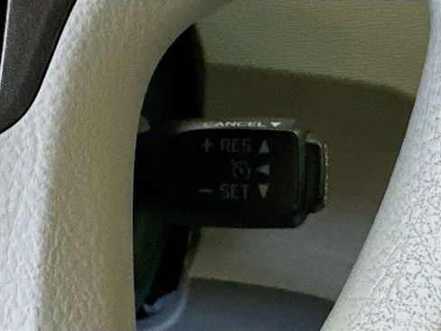 Used 2014 Toyota Sienna L FWD image 23