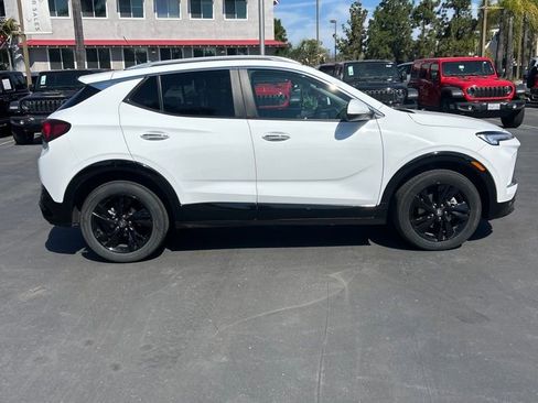 Used 2024 Buick Encore GX Sport Touring image 3