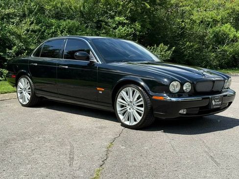 Used 2005 Jaguar XJ8 RWD image 10