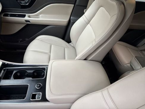 Used 2023 Lincoln Aviator AWD image 23