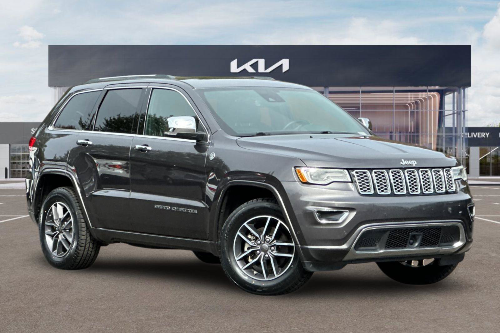 Used 2019 Jeep Grand Cherokee Overland AWD/4WD image 2