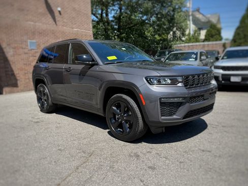 New 2026 Jeep Grand Cherokee Limited w/ Limited Altitude Package AWD/4WD image 3