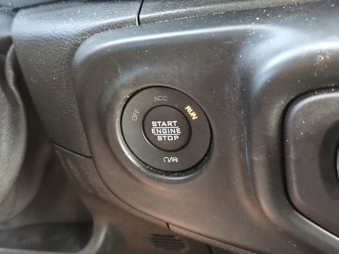 Used 2021 Jeep Wrangler Unlimited Sport image 31