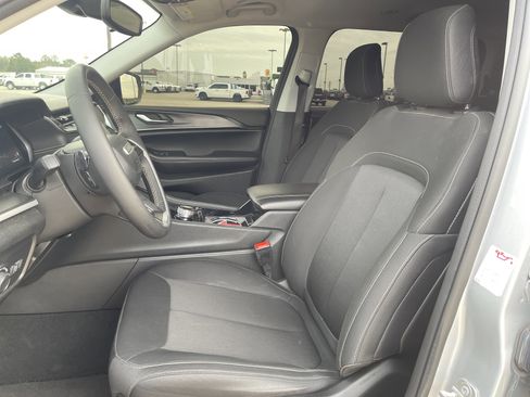 Used 2023 Jeep Grand Cherokee L Laredo image 33