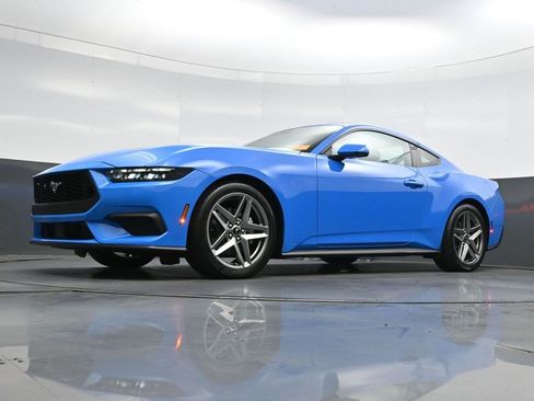 Used 2025 Ford Mustang Premium RWD image 37