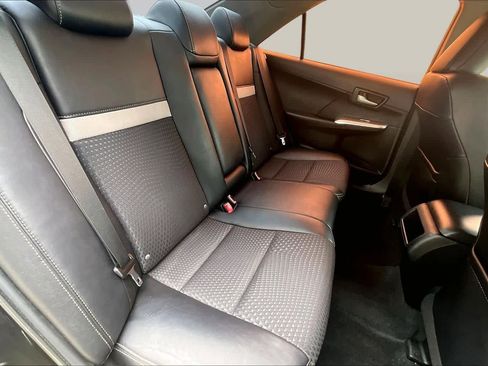 Used 2012 Toyota Camry SE FWD image 17