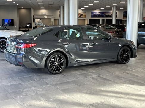 Used 2025 Toyota Camry SE image 10