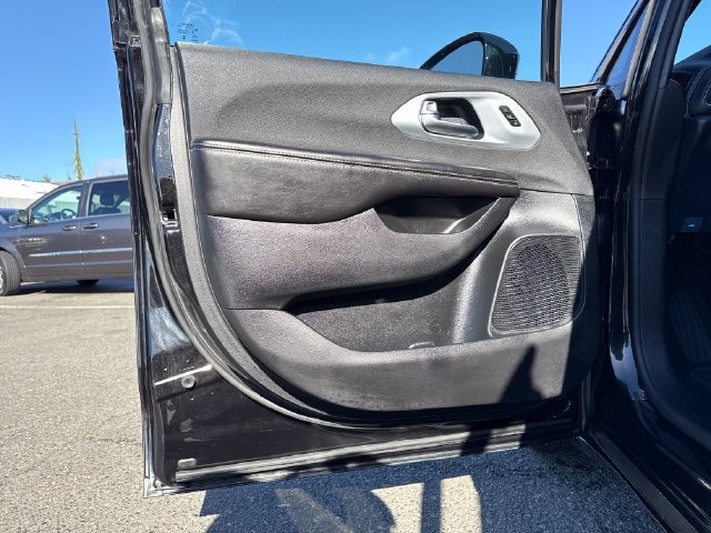 Used 2026 Chrysler Pacifica Limited FWD image 19