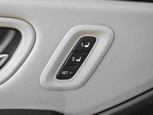 Used 2025 Honda Pilot EX-L image 17