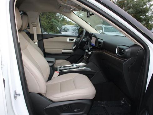 Used 2023 Ford Explorer Limited image 13
