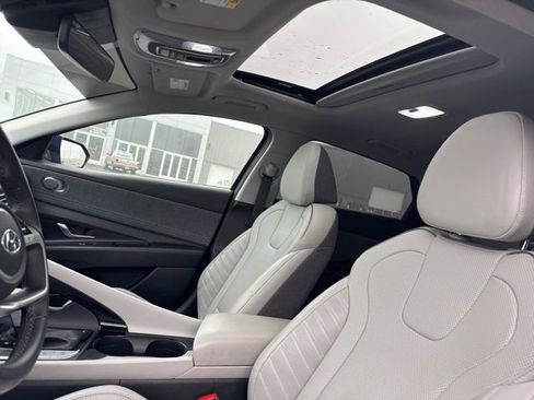 Used 2023 Hyundai Elantra Limited image 28