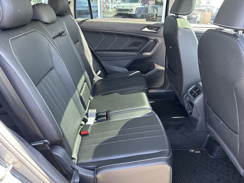 Certified 2024 Volkswagen Tiguan SE image 25